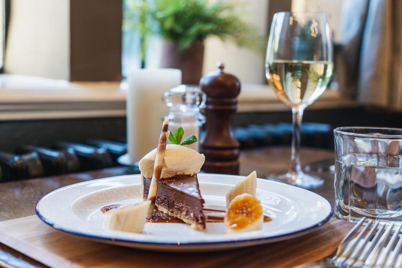 The Highdown - Brunning And Price Hotel Уърдинг Екстериор снимка