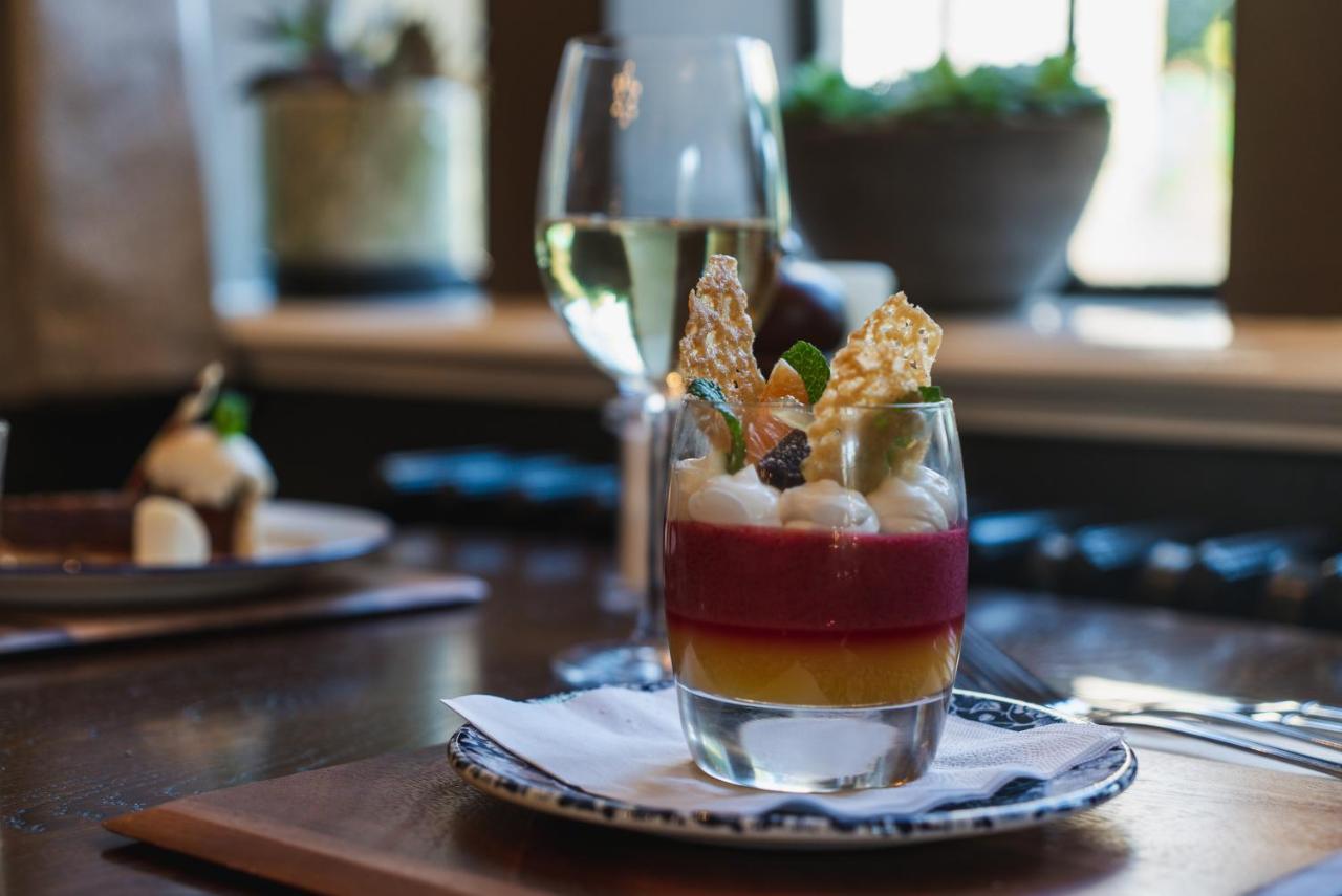 The Highdown - Brunning And Price Hotel Уърдинг Екстериор снимка